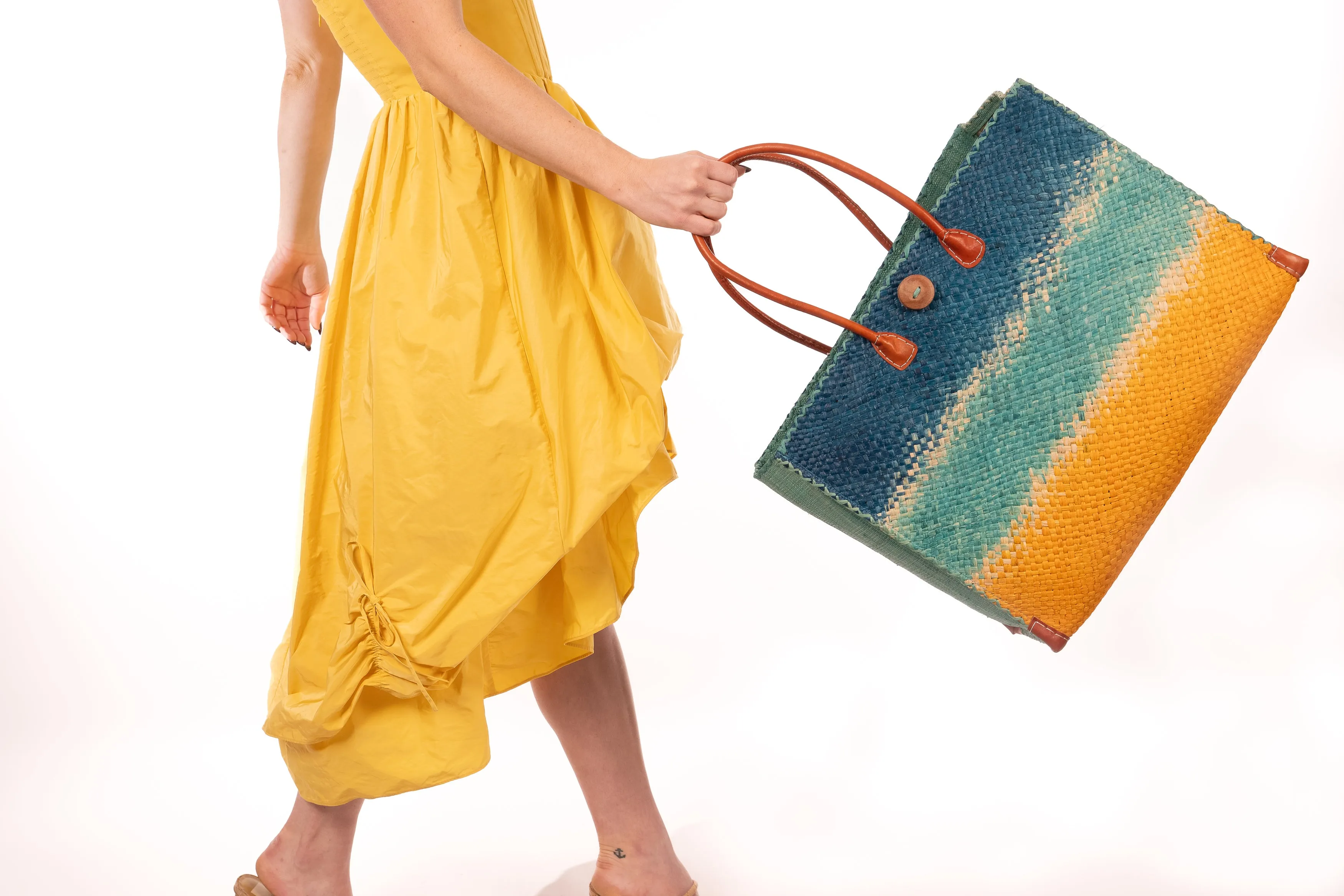 Zafran Holden Ombre Straw Beach Bag